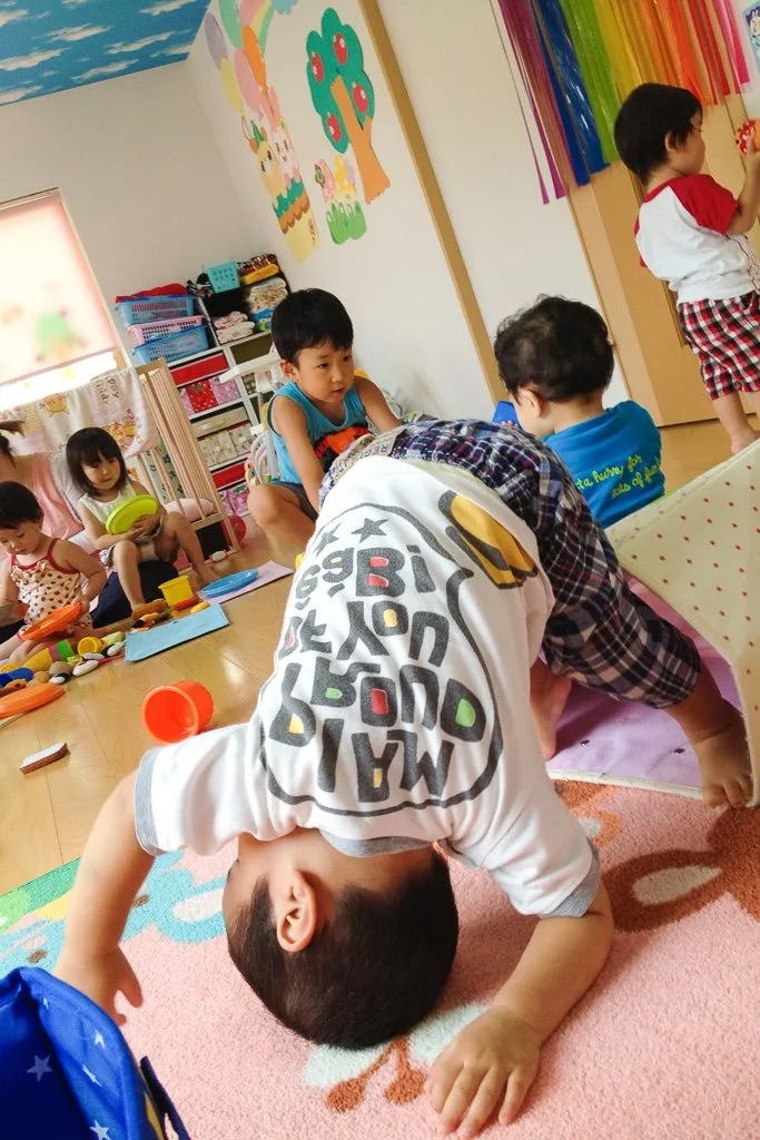 にじいろでの保育中の子どもたちの様子